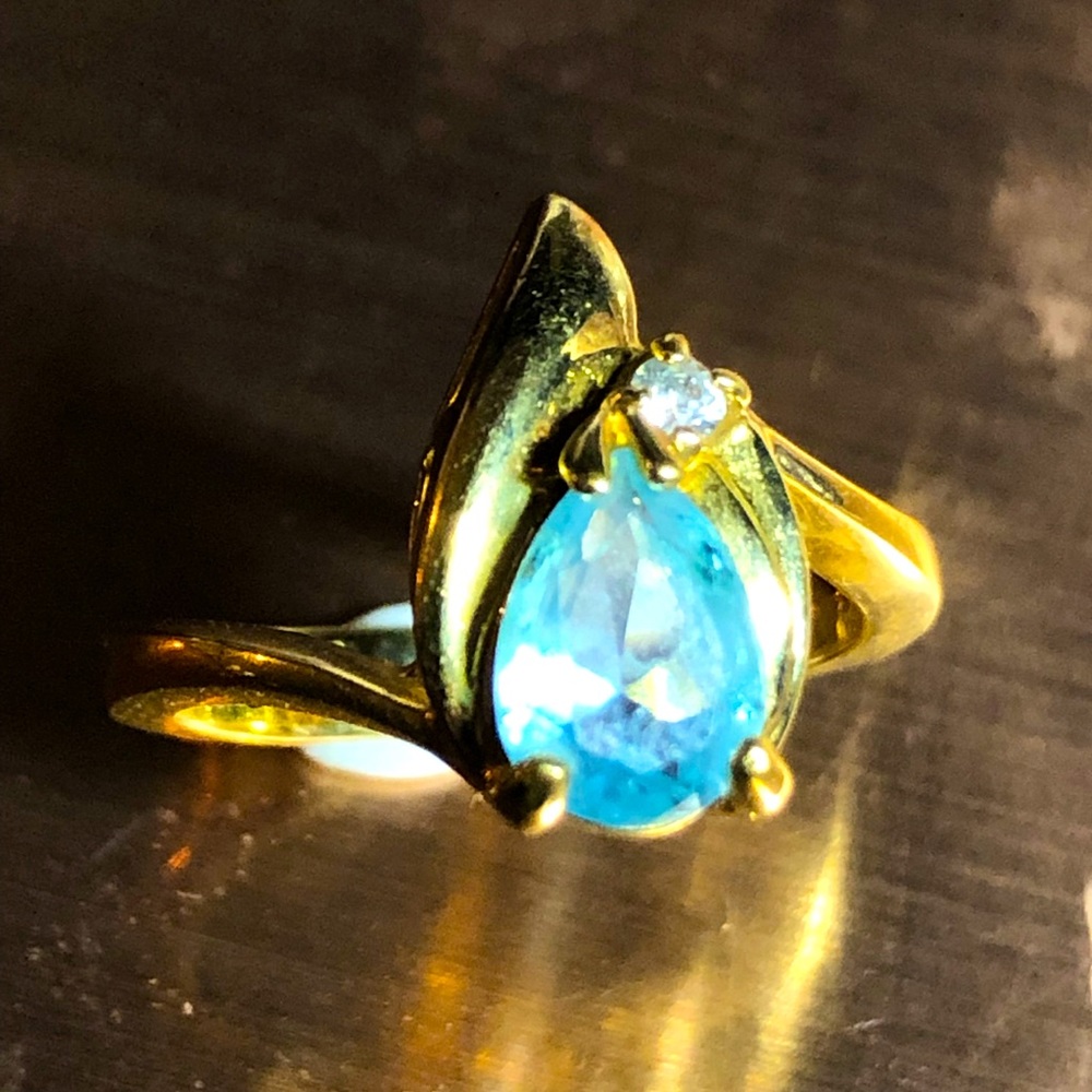 Aquamarine Cubic Zirconia Diamond Teardrop Gemstone Ring Gold Toned Size 6